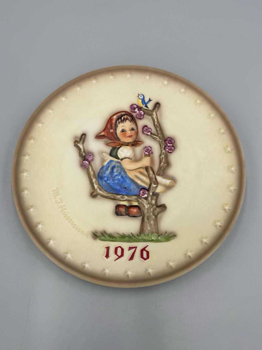 Vintage 1976 Hummel Apple Tree Girl Annual Plate Bluebird Hum 269 Goebel